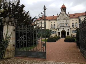 Haupteingang zum Schloss