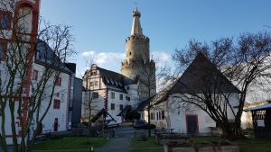 Innenhof mit Bergfried