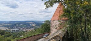 Äußere Mauer und Turm
